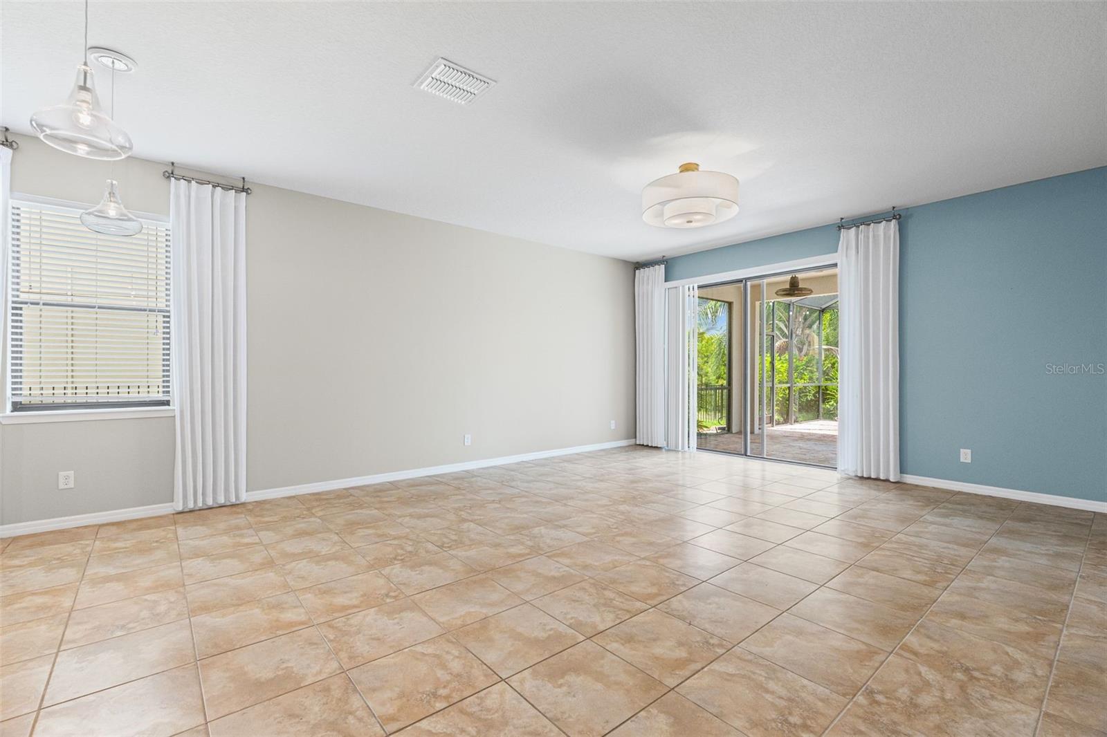 5524 107th Ter E Property Photo 8