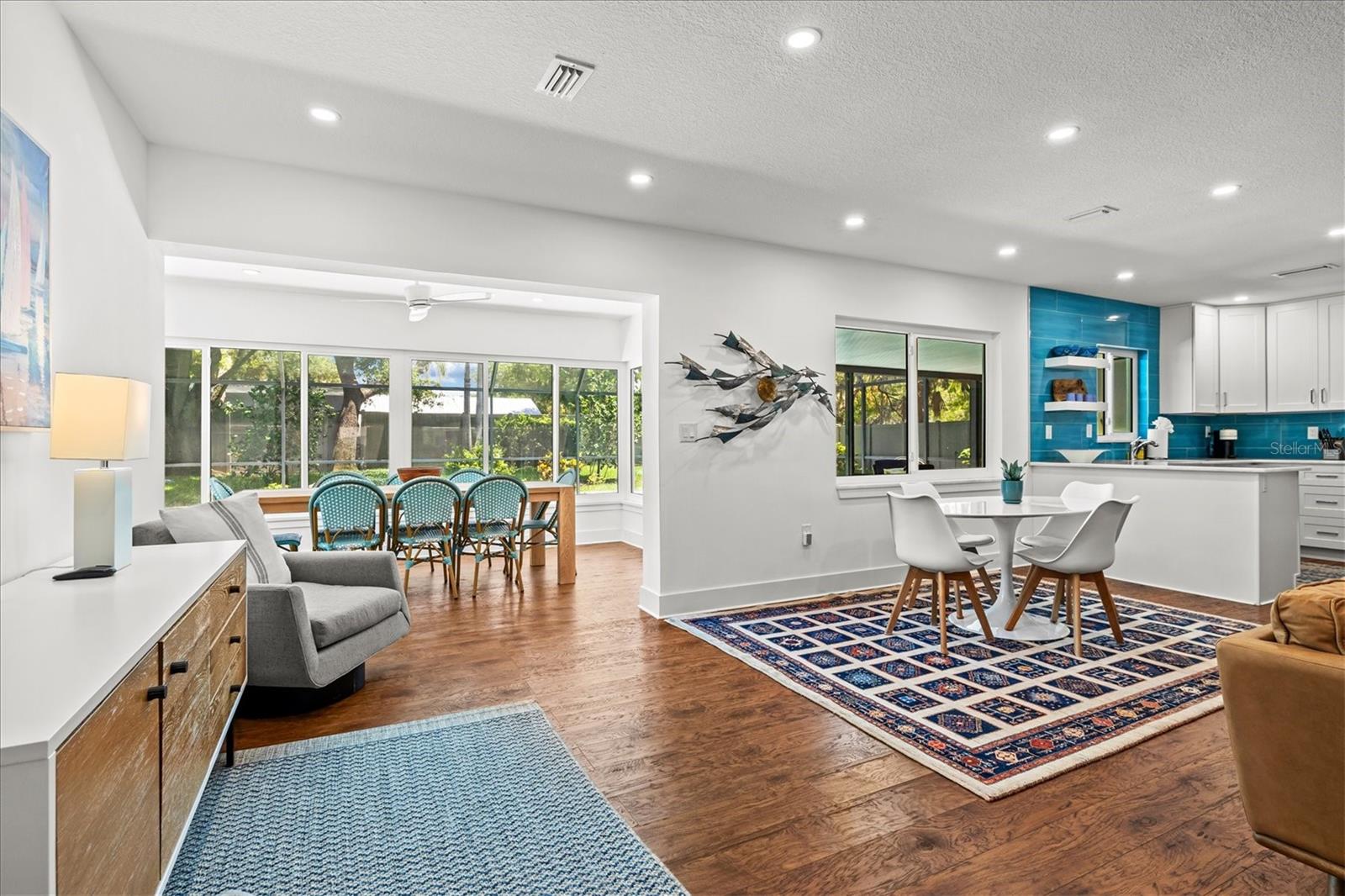 2587 Ringling Blvd Property Photo 2