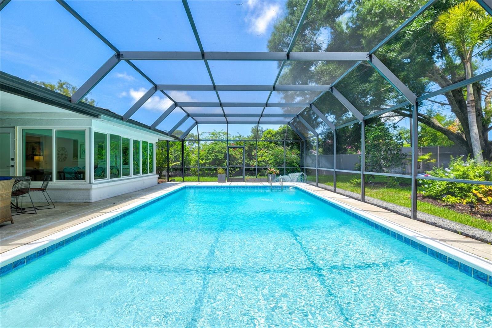 2587 Ringling Blvd Property Photo 3