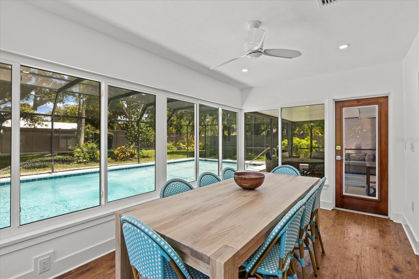 2587 Ringling Blvd Property Photo 4