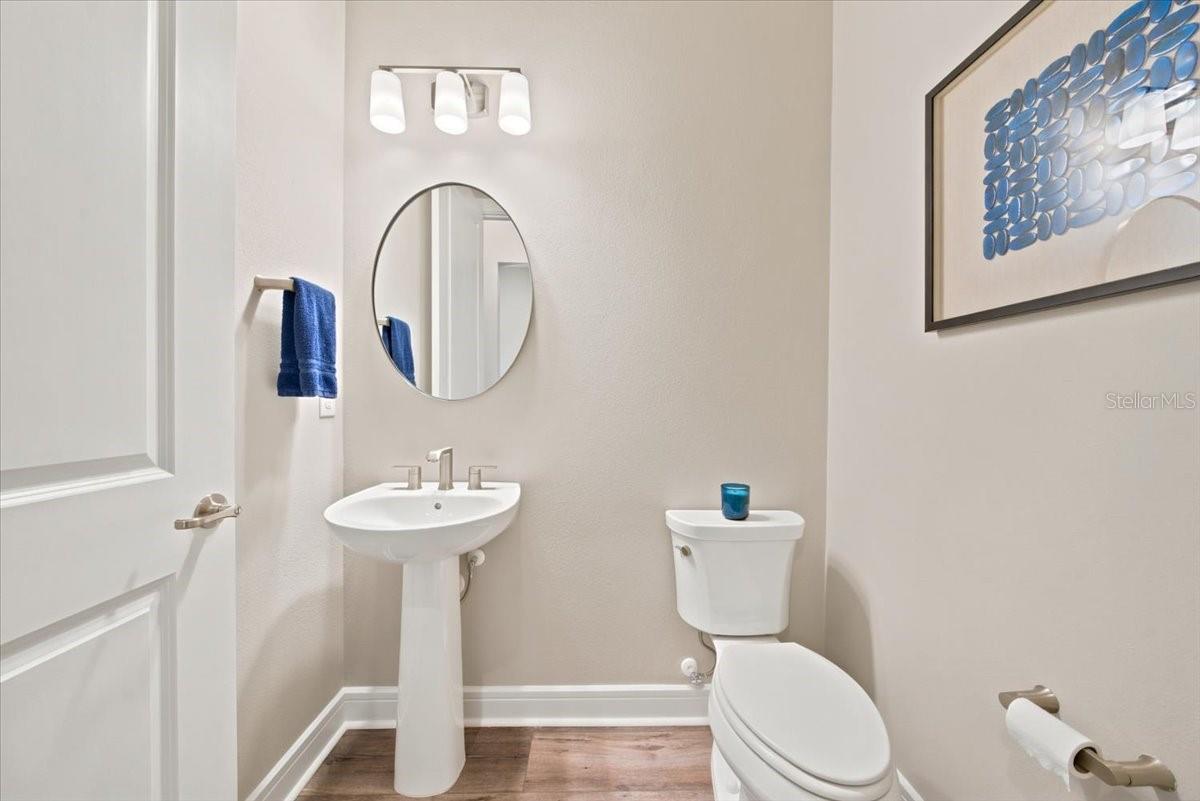 10708 Saratoga Pl Property Photo 6