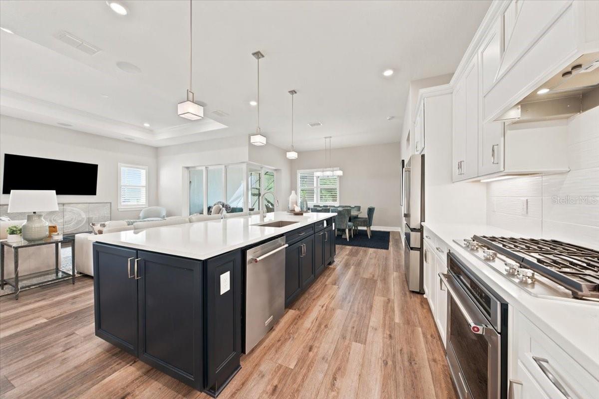 10708 Saratoga Pl Property Photo 20