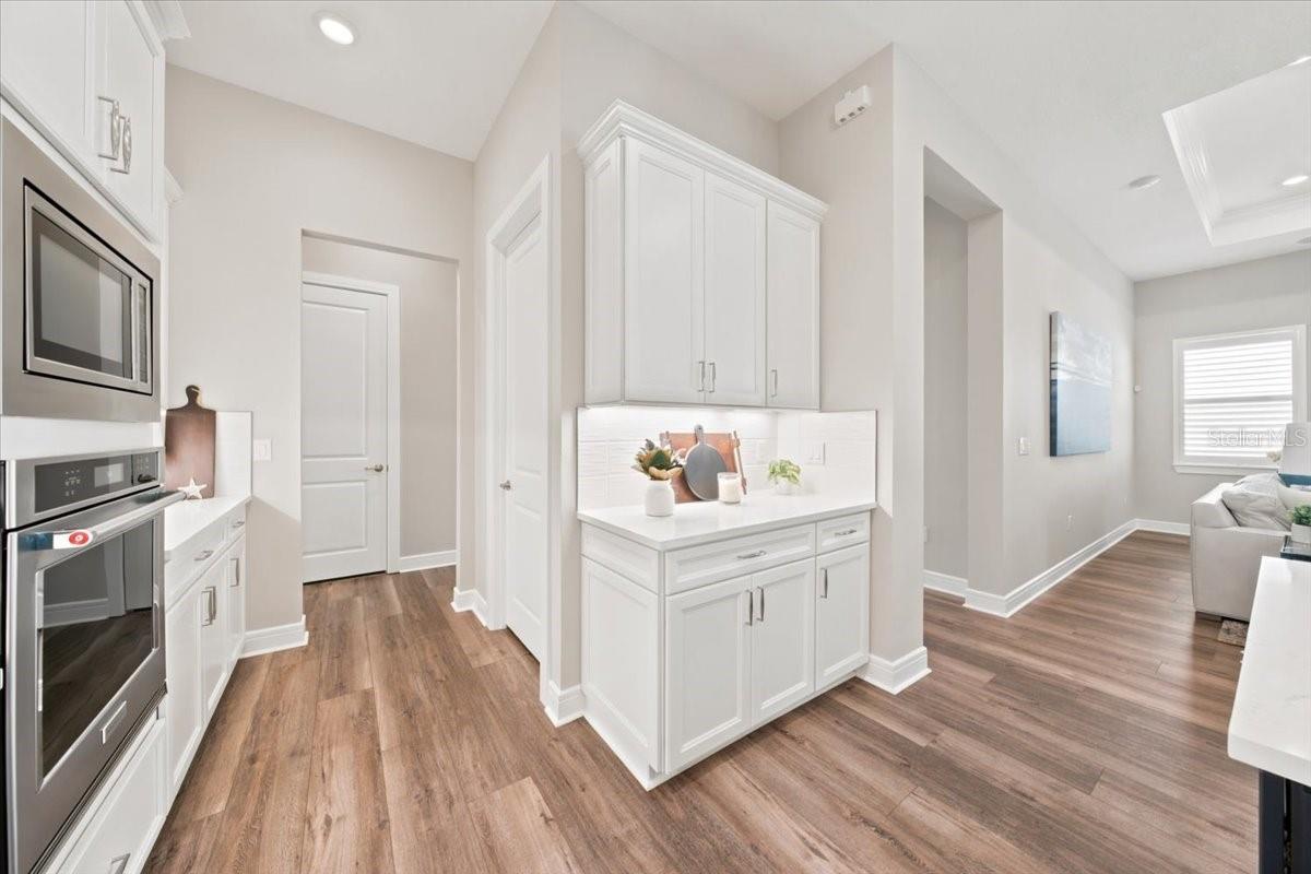 10708 Saratoga Pl Property Photo 23