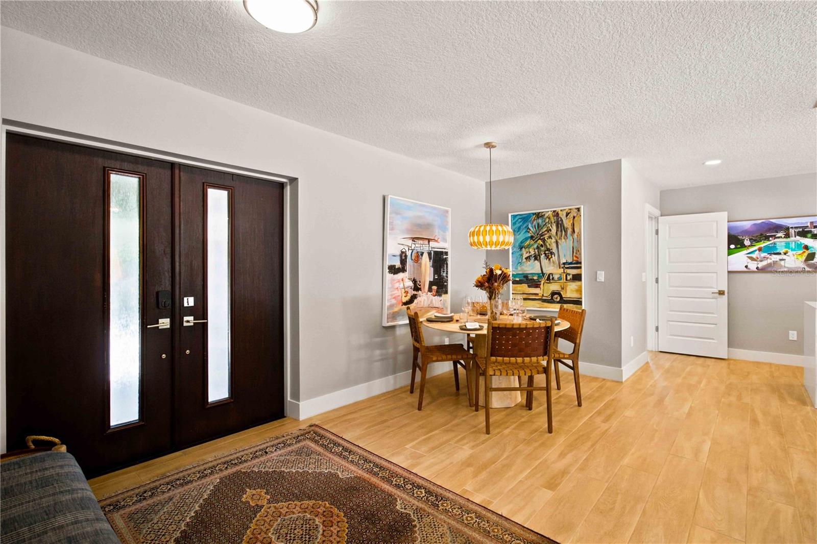 2410 Siesta Dr Property Photo 3