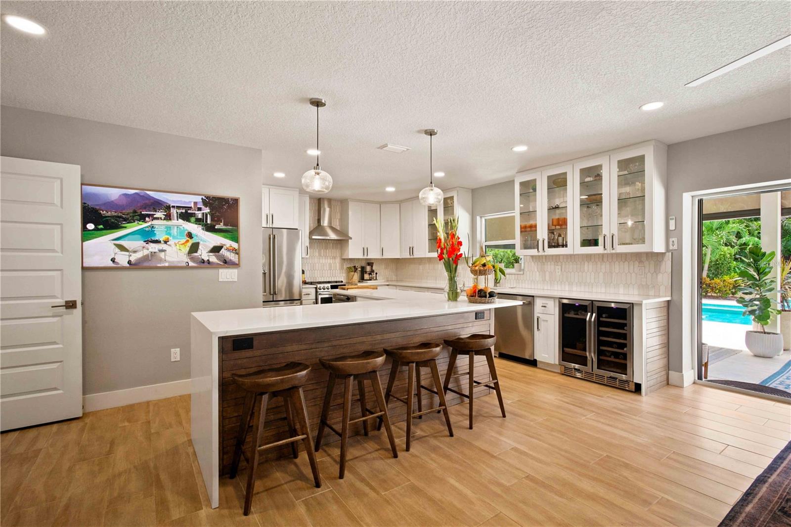 2410 Siesta Dr Property Photo 10