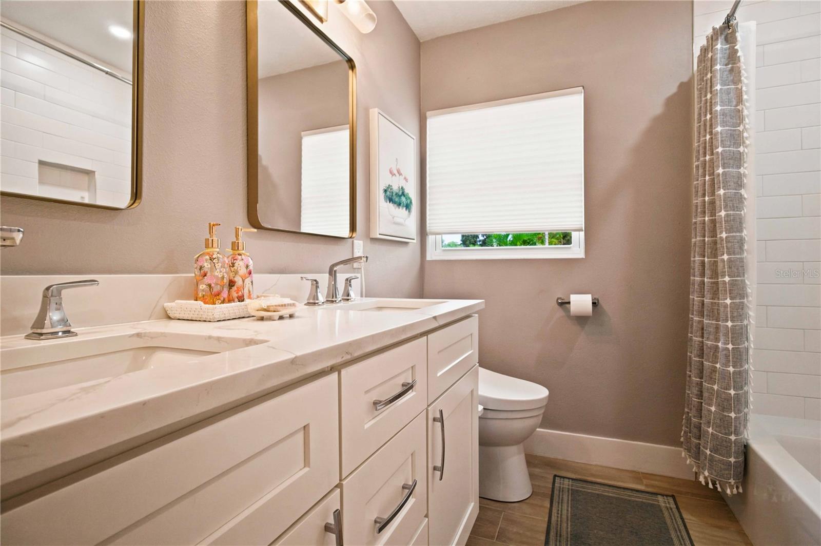 2410 Siesta Dr Property Photo 23