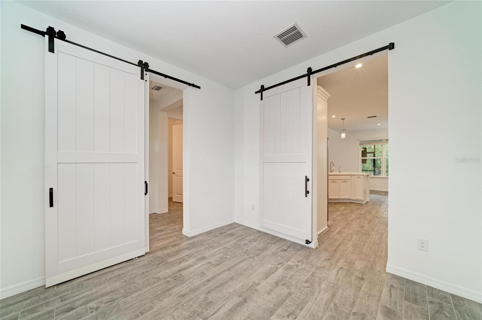 6332 Laurelcrest Gln Property Photo 10