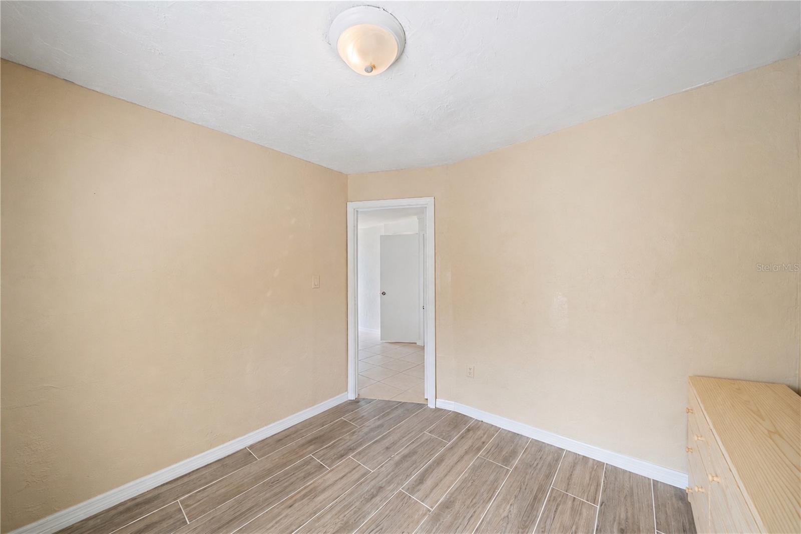 516 29th St E Property Photo 9