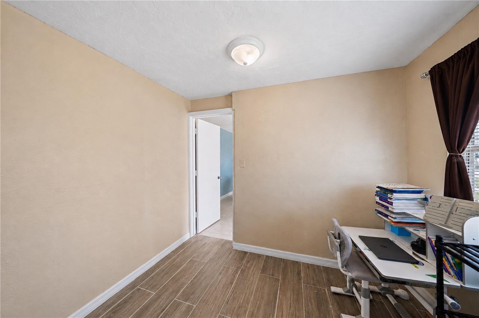 516 29th St E Property Photo 12