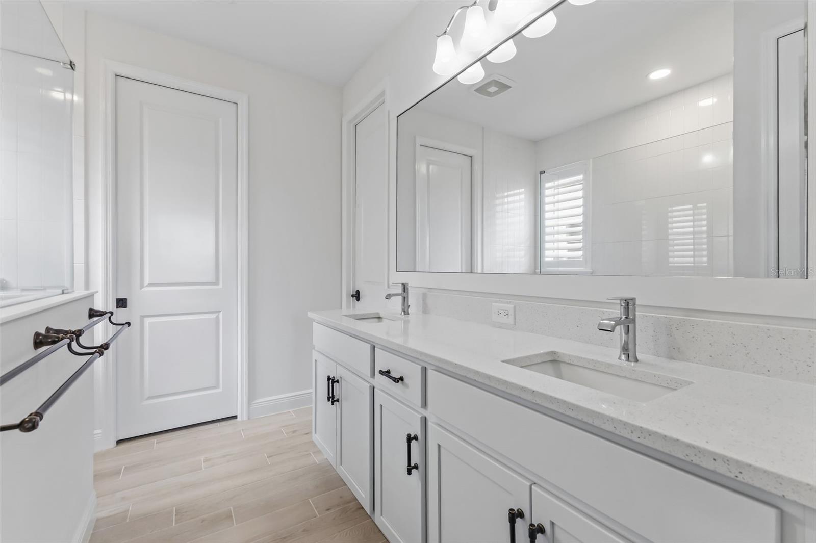 1003 Waterline Ct Property Photo 18