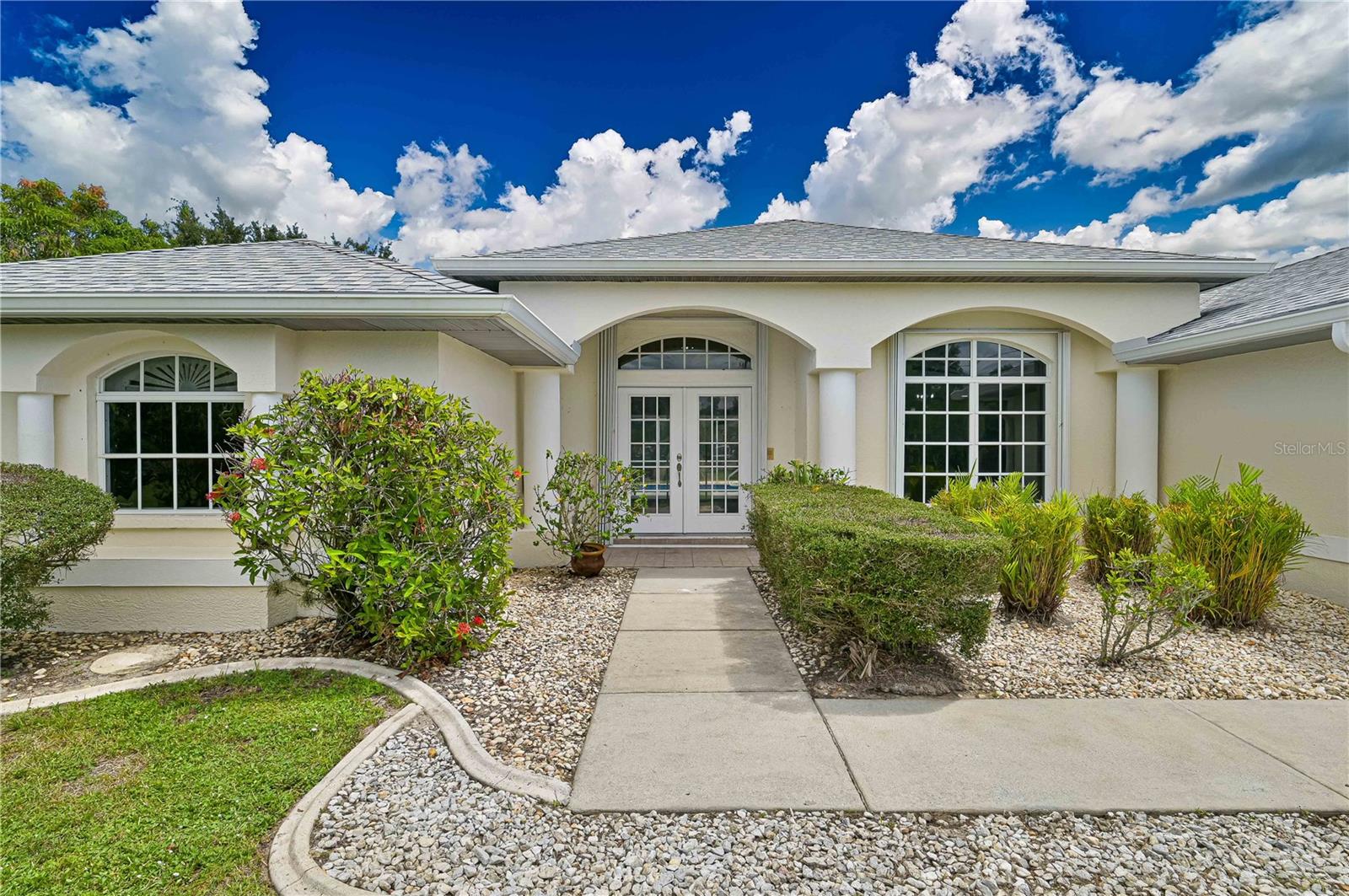 27334 Oruro Dr Property Photo 6