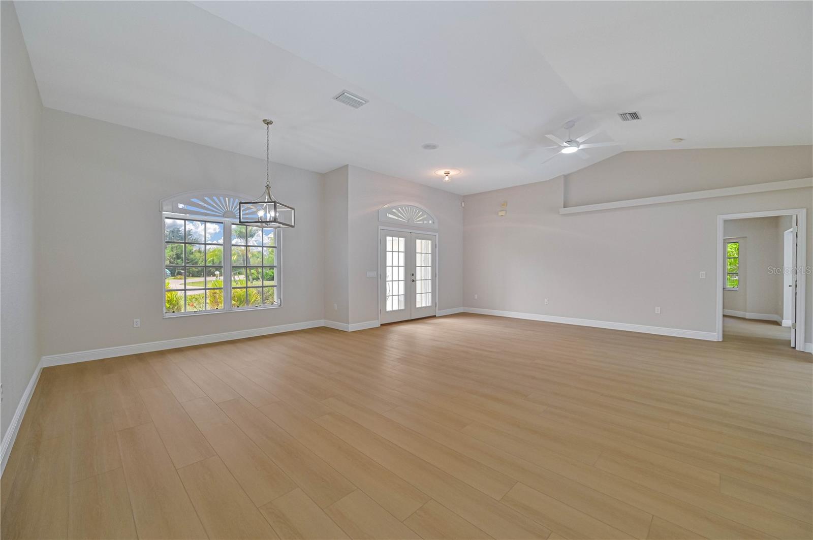 27334 Oruro Dr Property Photo 14