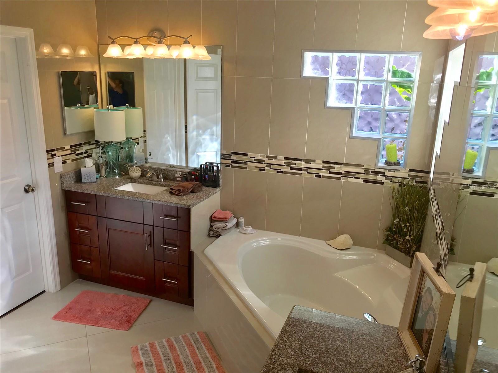 6273 Donnington Ct Property Photo 9