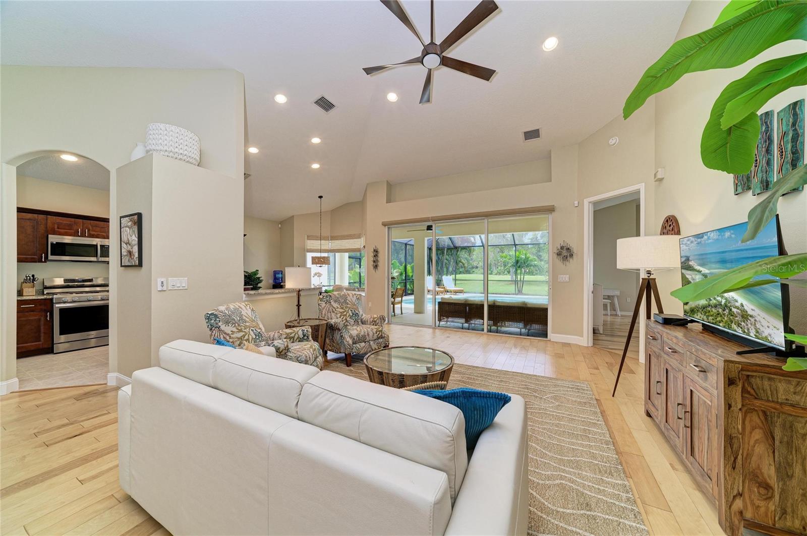 6690 Tailfeather Way Property Photo 10
