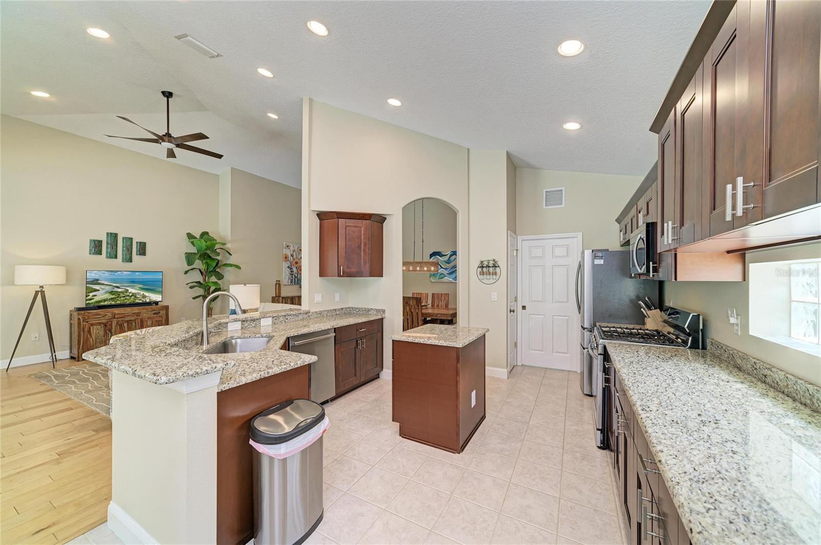 6690 Tailfeather Way Property Photo 14