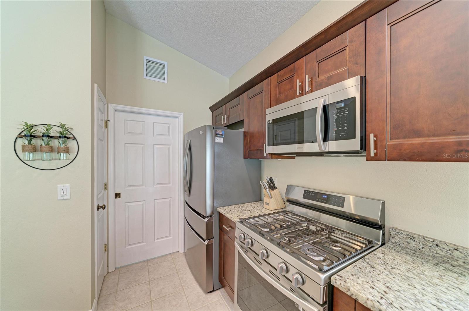 6690 Tailfeather Way Property Photo 16