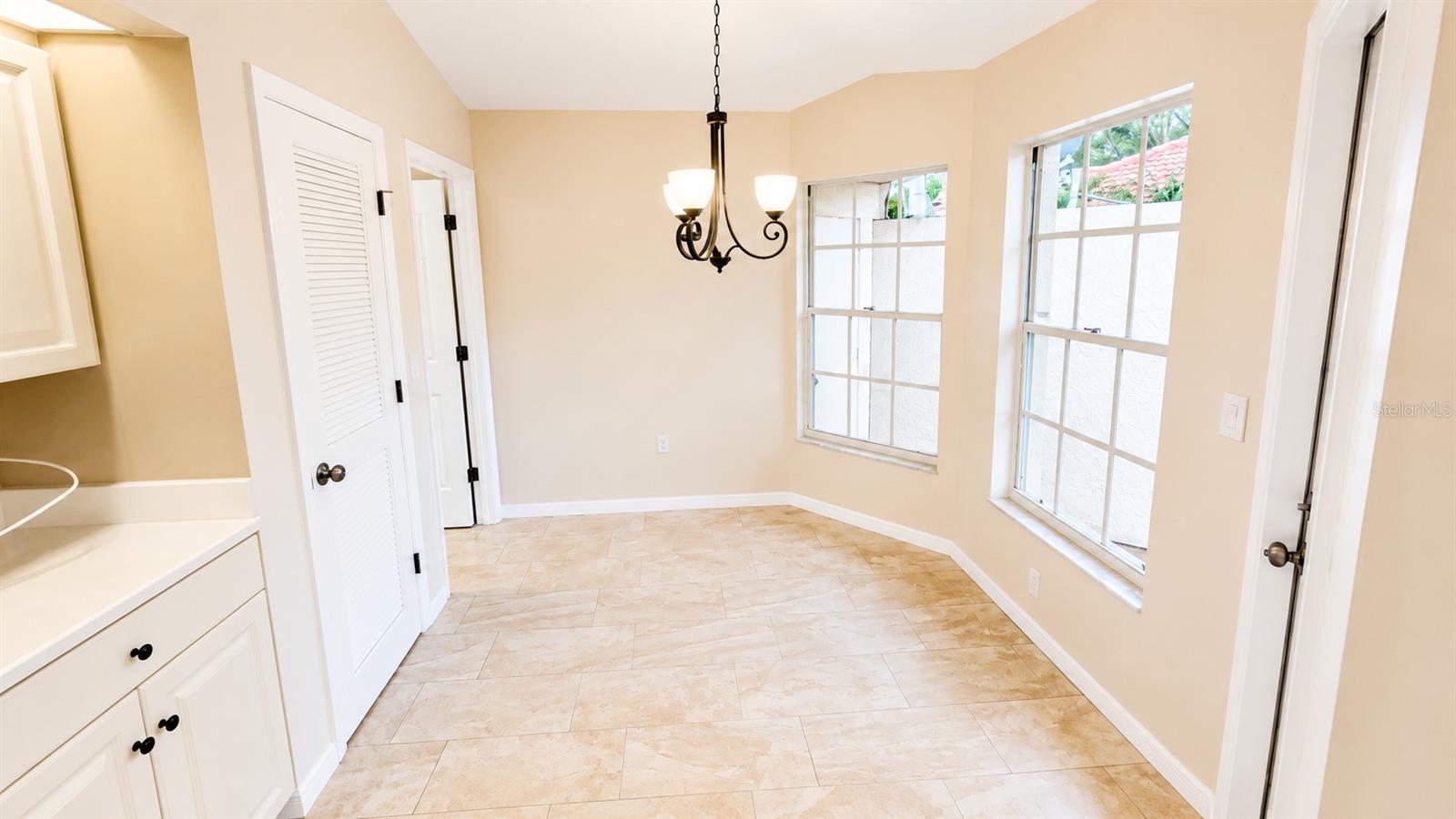 4096 Lyndhurst Ct Property Photo 7