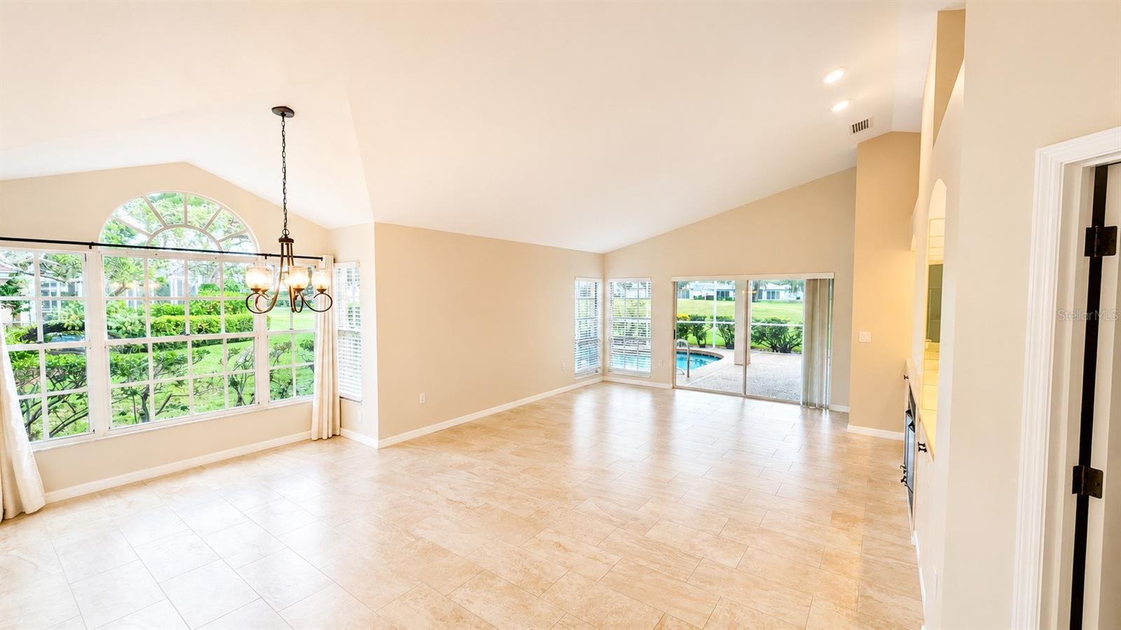 4096 Lyndhurst Ct Property Photo 9