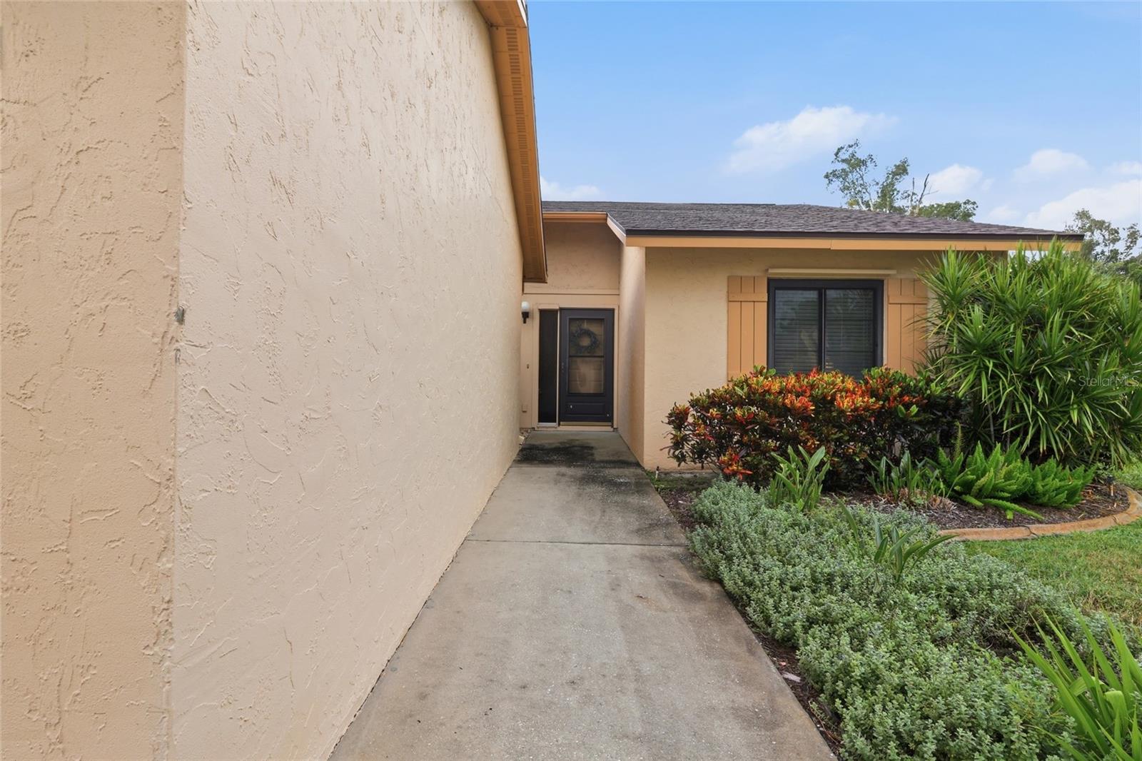 3191 Glen Elyn Blvd #4 Property Photo 2