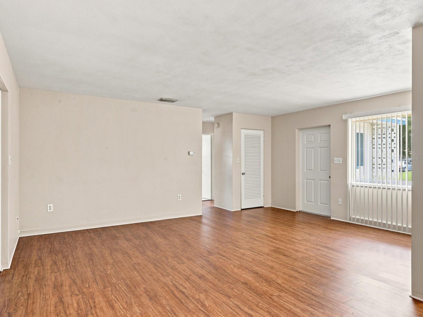208 62nd St W Property Photo 3