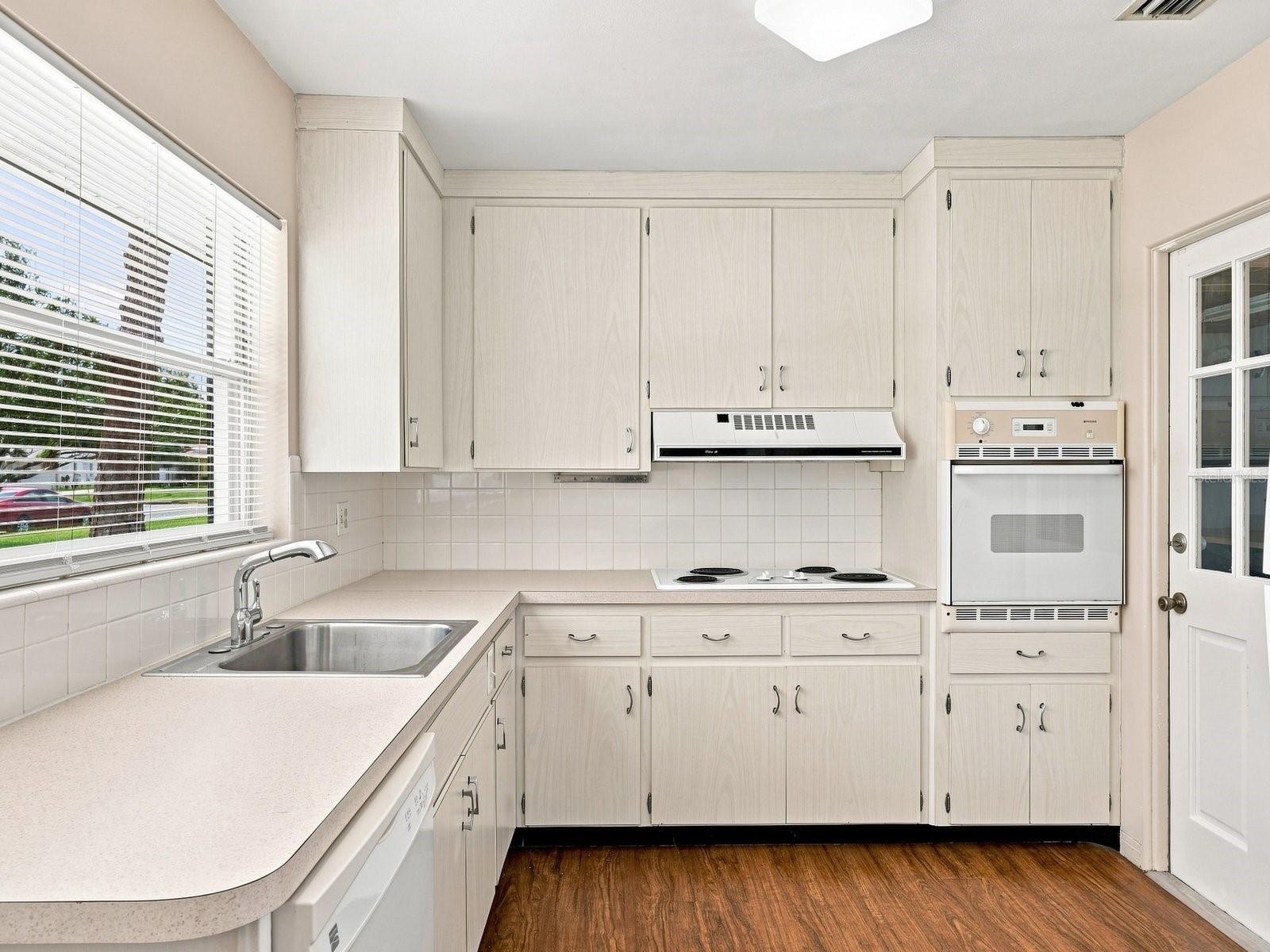 208 62nd St W Property Photo 6