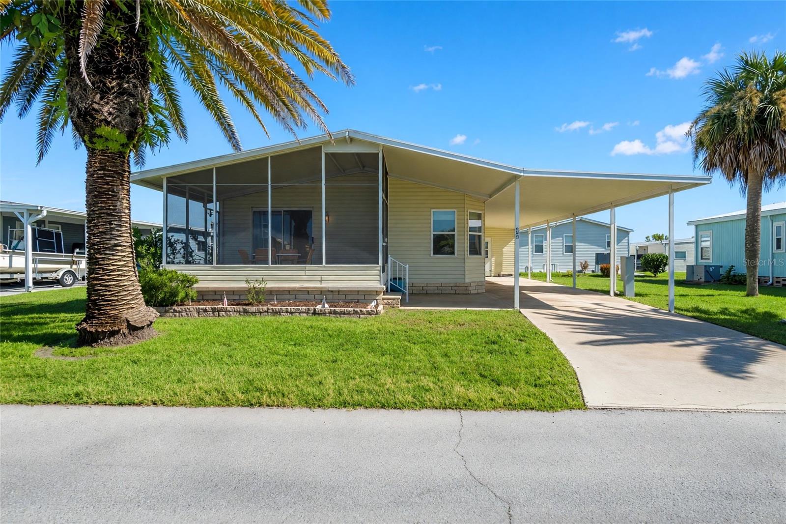 693 Riverview Cir Property Photo 1