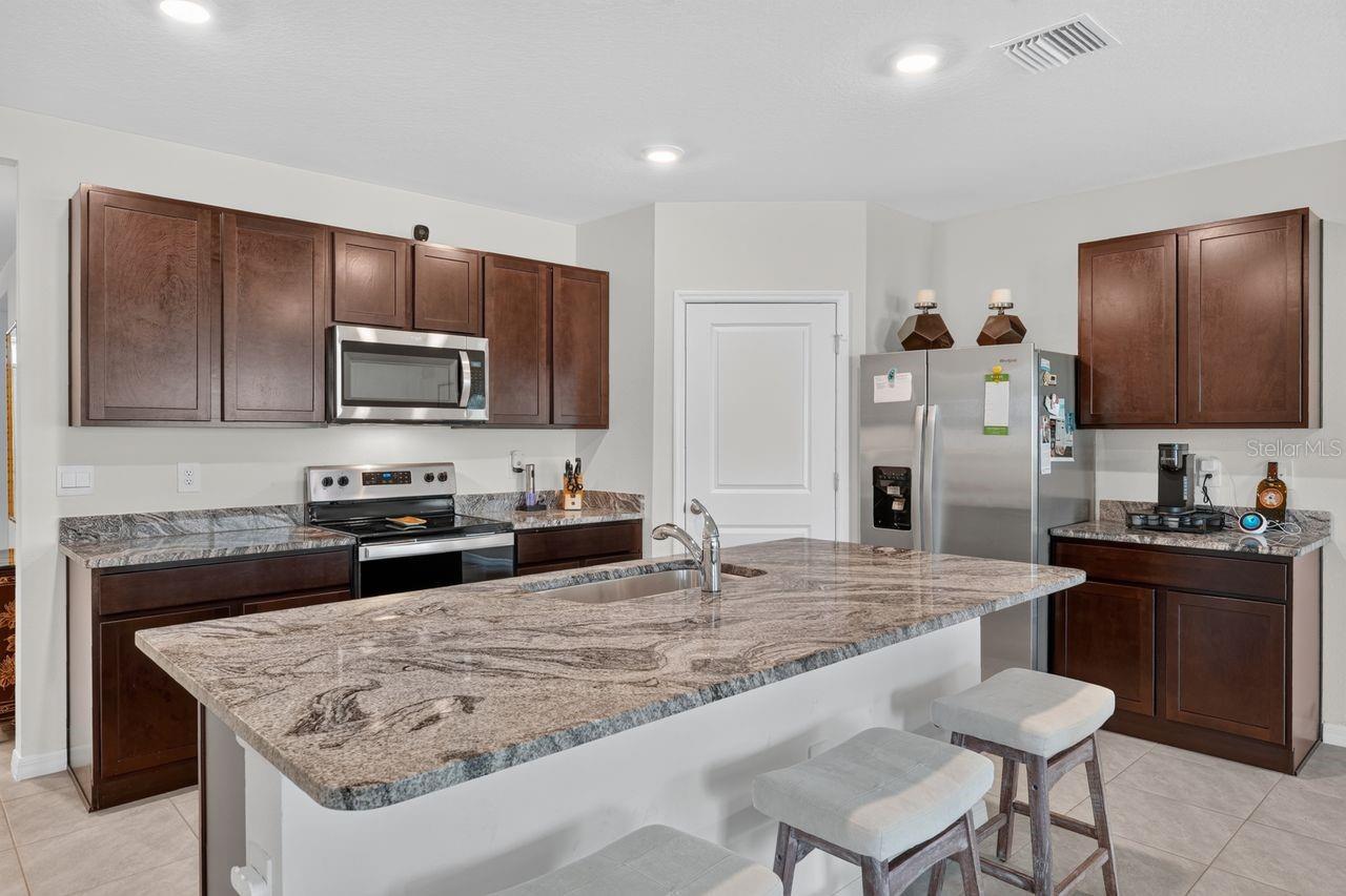 17709 Canopy Pl Property Photo 6