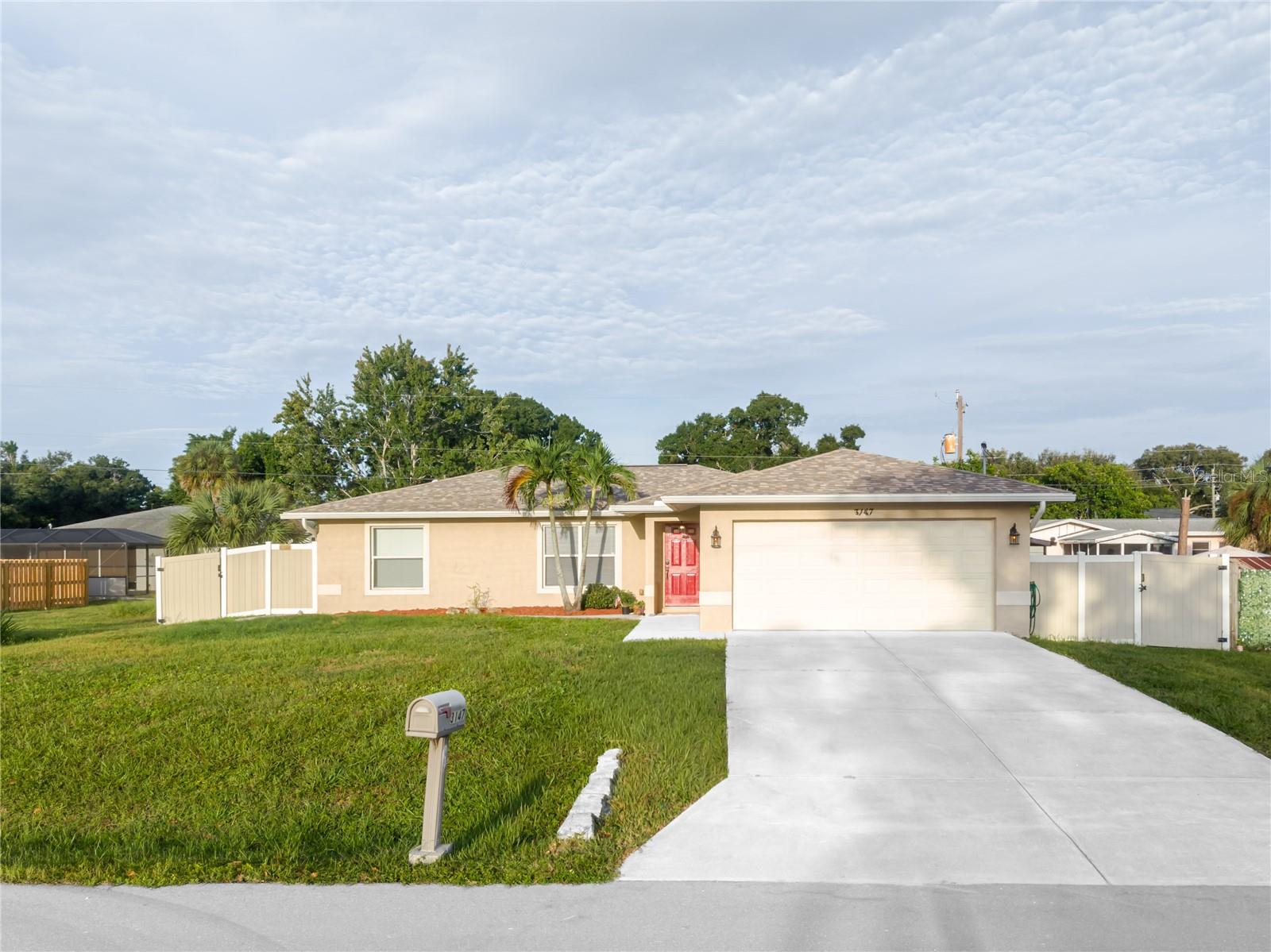 3147 Lobelia Rd Property Photo 2