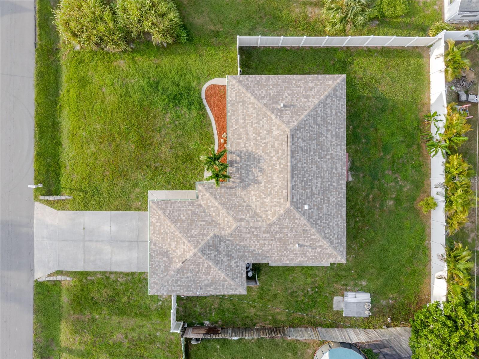 3147 Lobelia Rd Property Photo 4