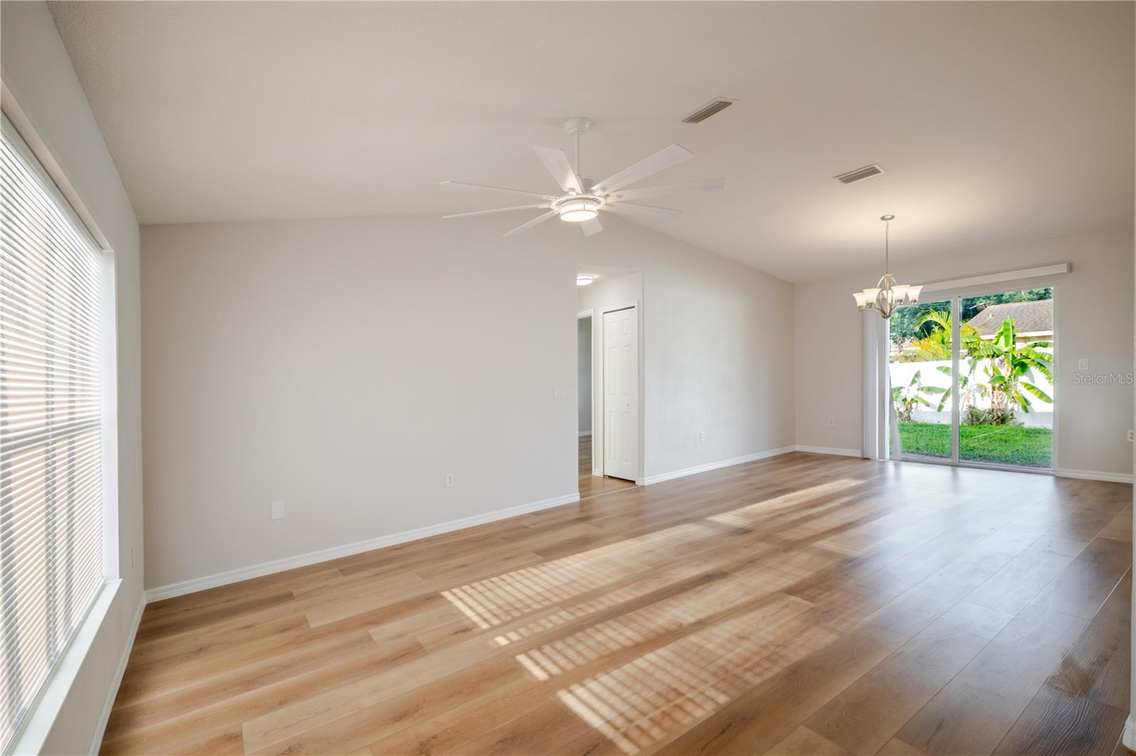 3147 Lobelia Rd Property Photo 5