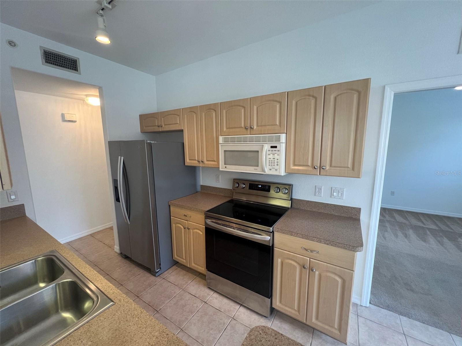 4270 Vicenza Dr #b40 Property Photo 5