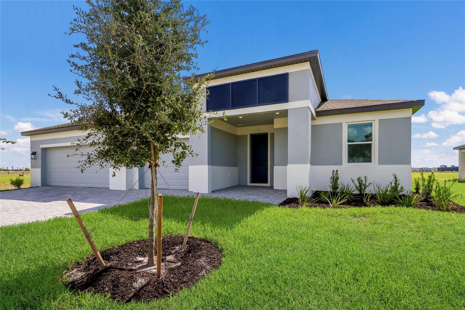 8924 Deep Horizon Loop Property Photo 1