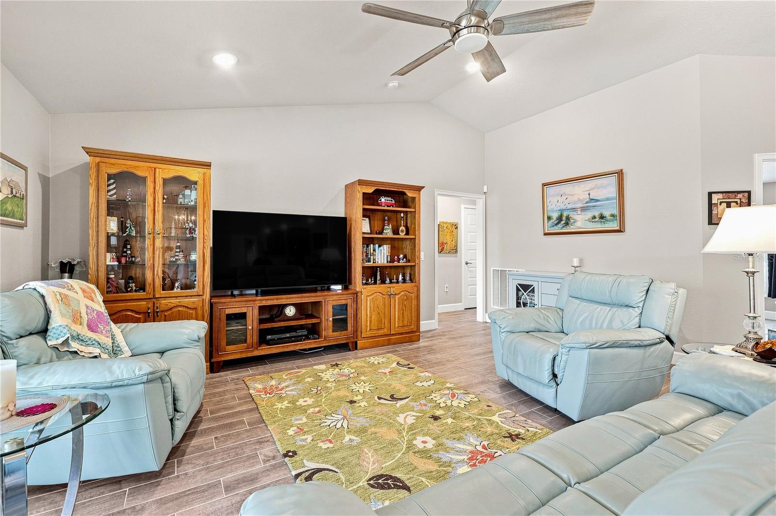 16457 Trading Post Rd Property Photo 10