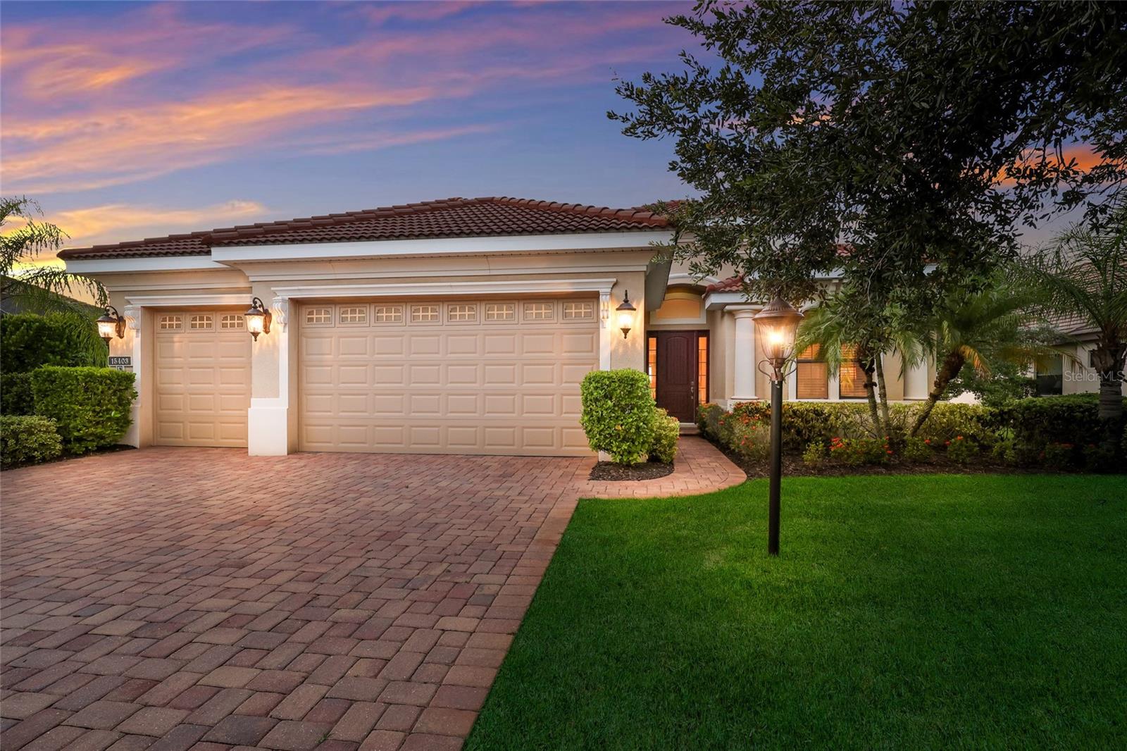 15403 HELMSDALE PL Property Photo 1