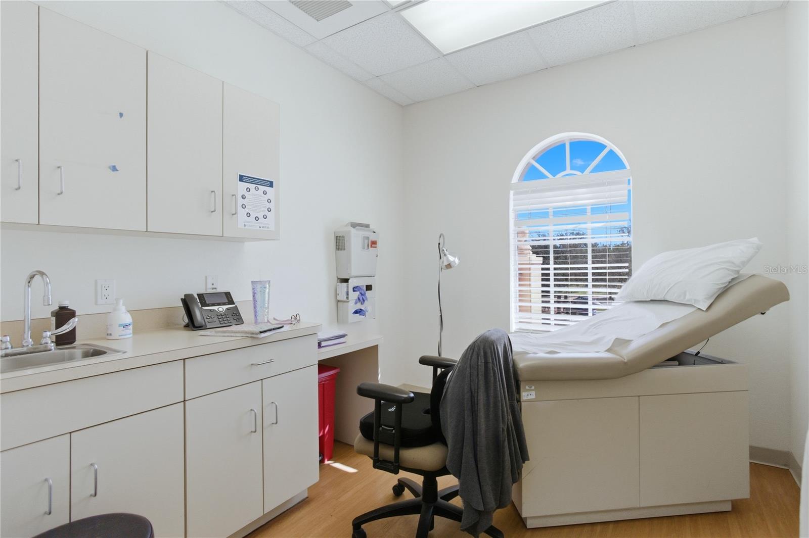 A4704348 Property Photo 3
