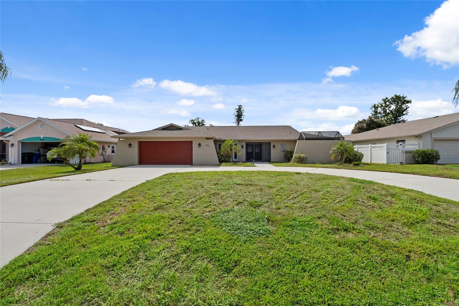 1252 Waterside Ln Property Photo 1