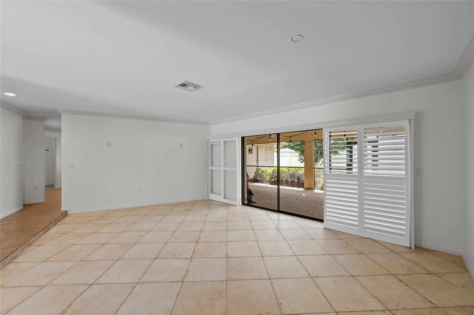 1252 Waterside Ln Property Photo 3