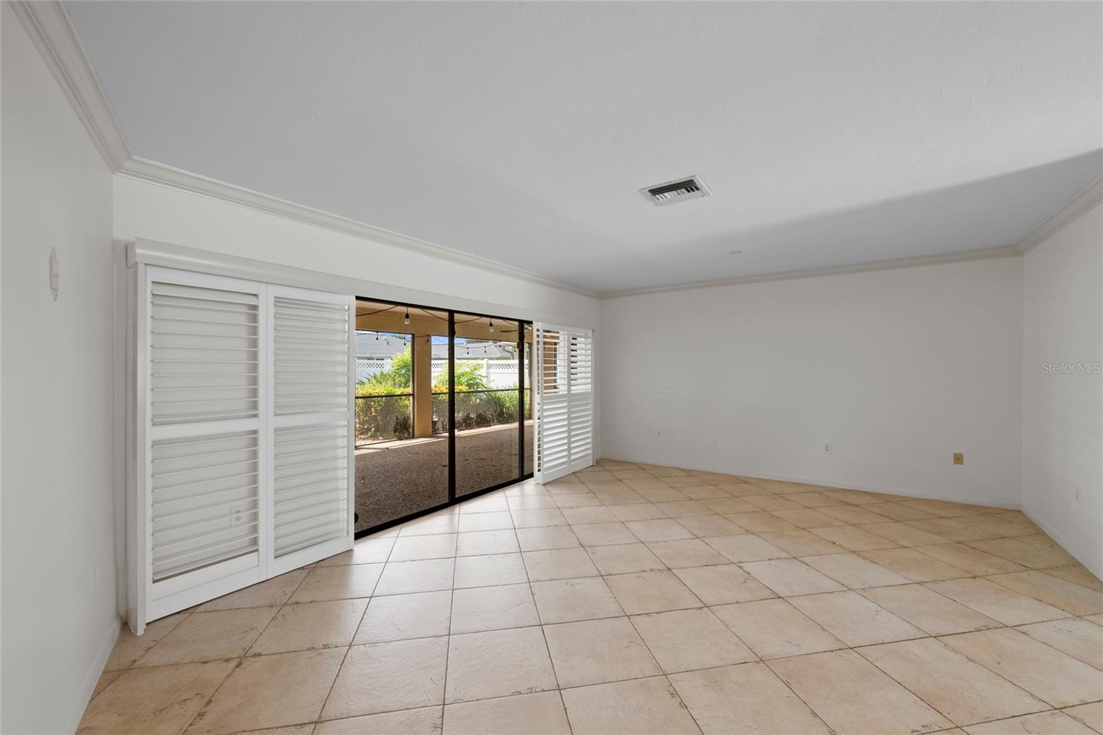 1252 Waterside Ln Property Photo 4