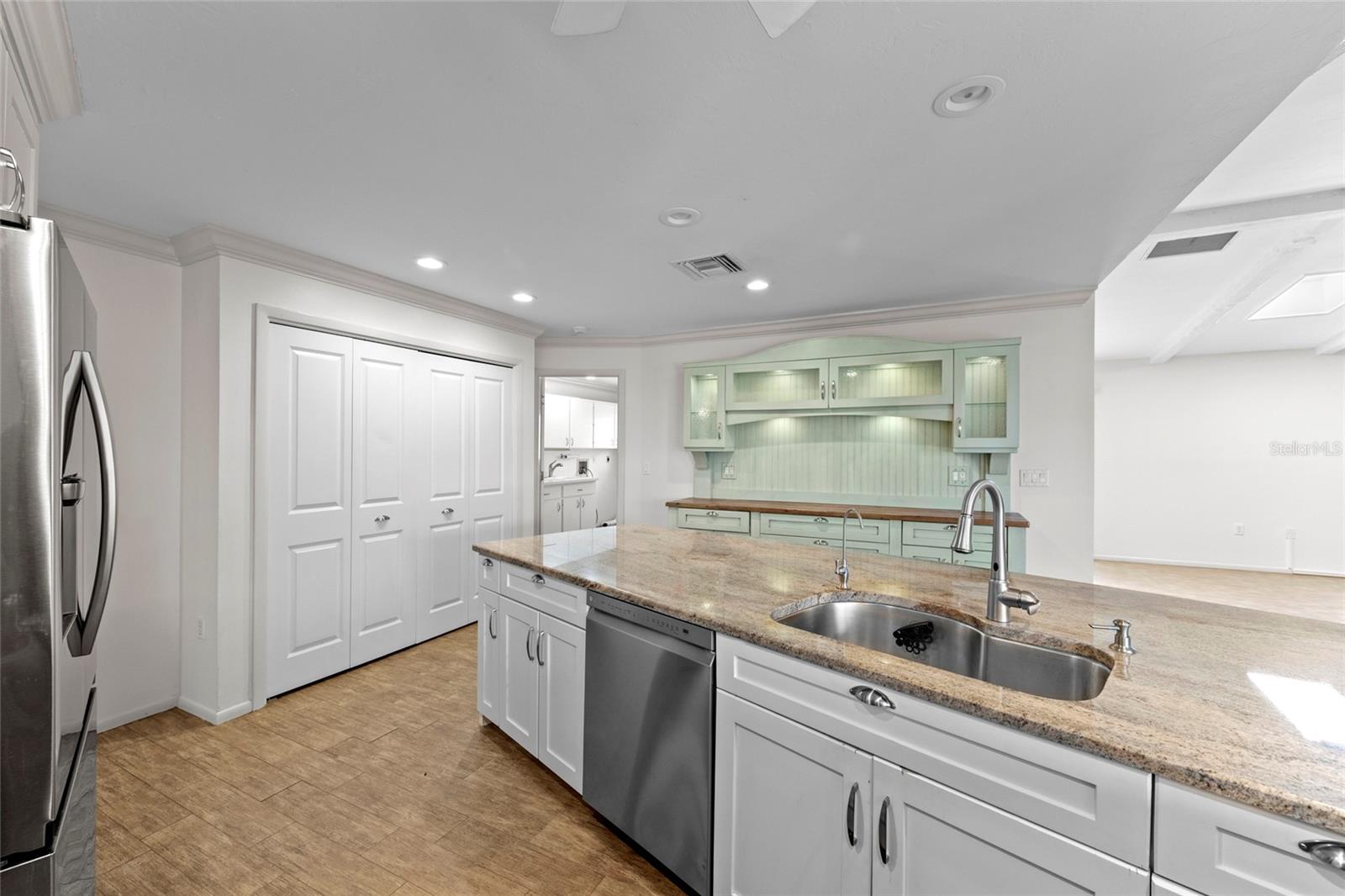1252 Waterside Ln Property Photo 11