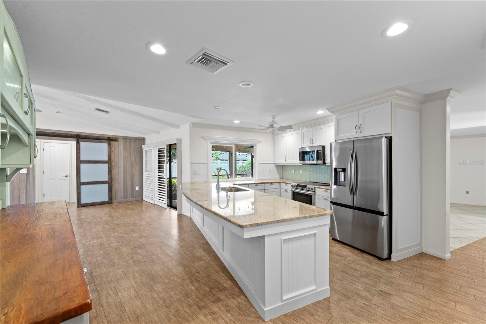 1252 Waterside Ln Property Photo 12
