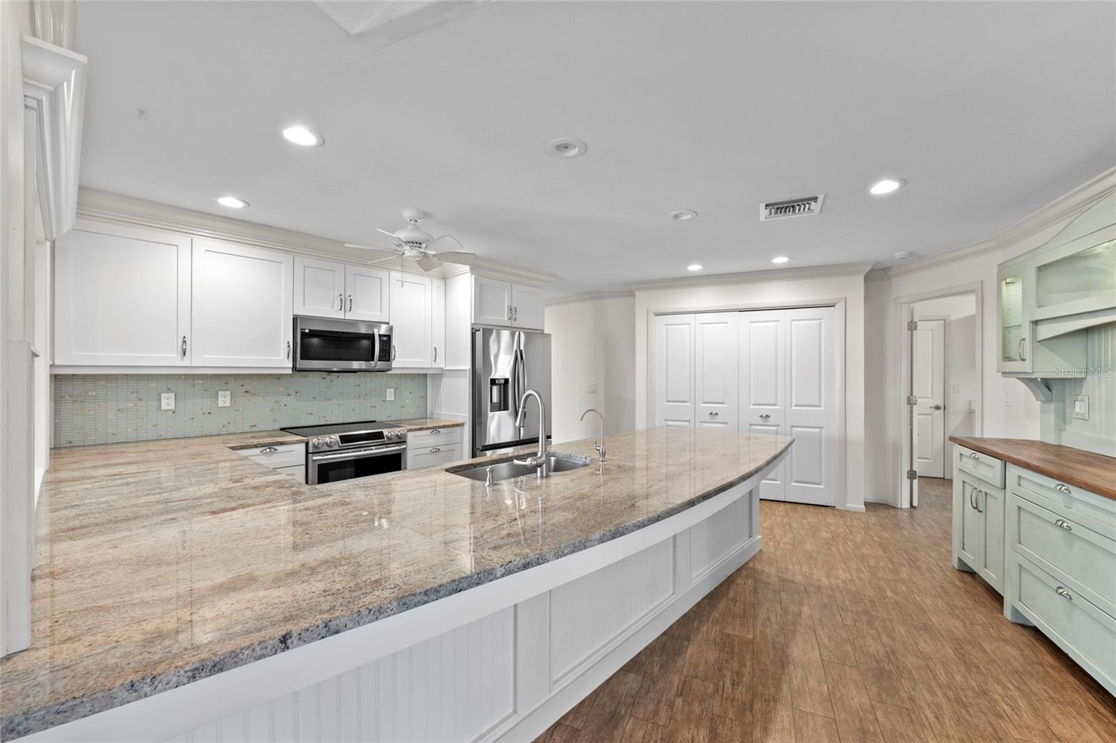 1252 Waterside Ln Property Photo 13