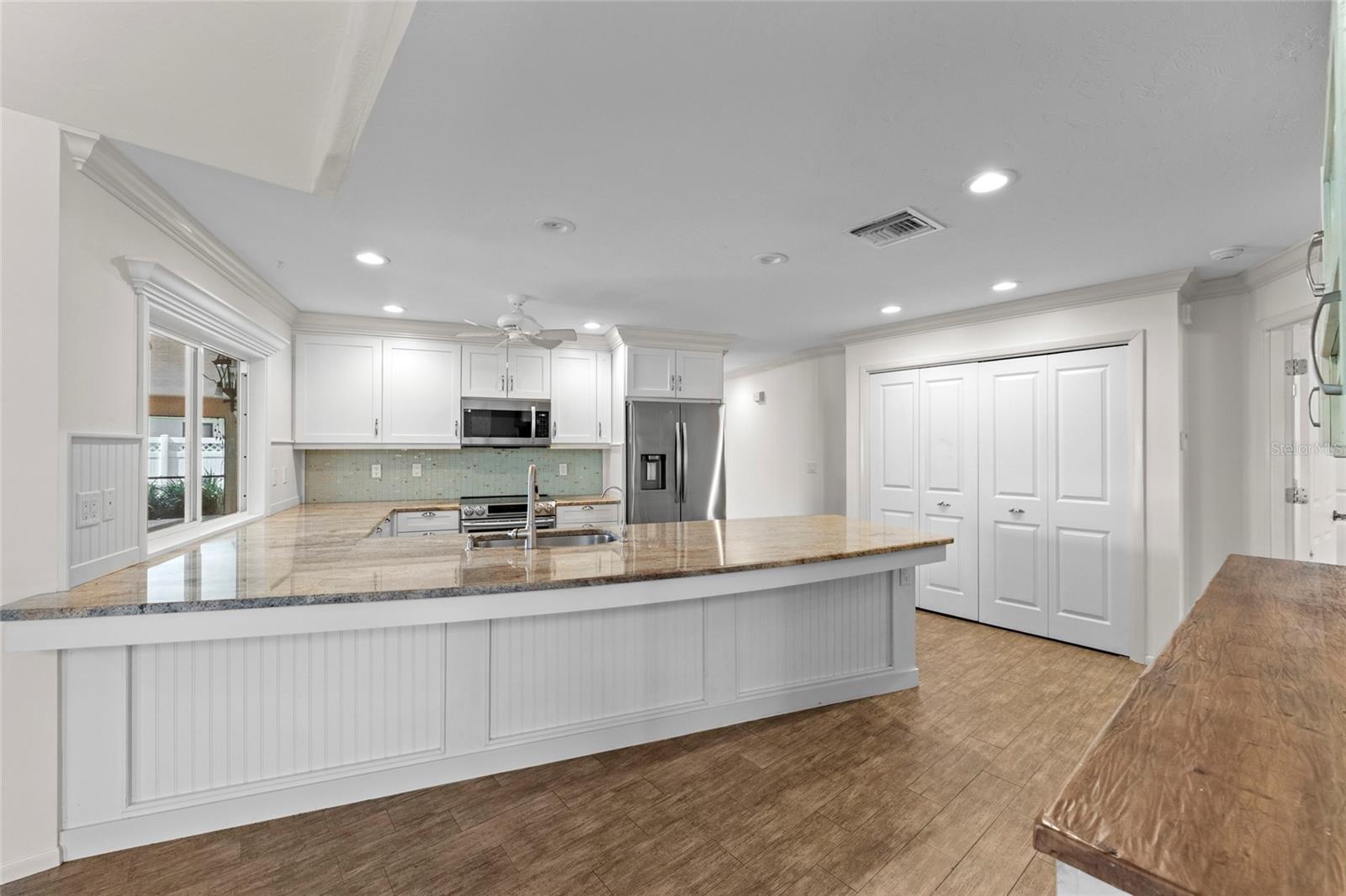 1252 Waterside Ln Property Photo 14
