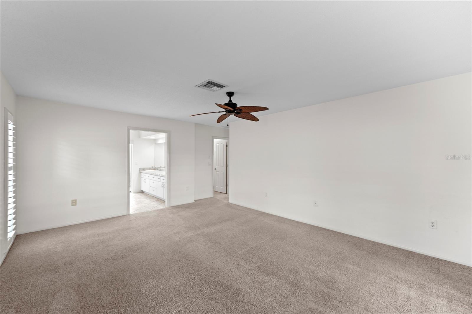 1252 Waterside Ln Property Photo 28