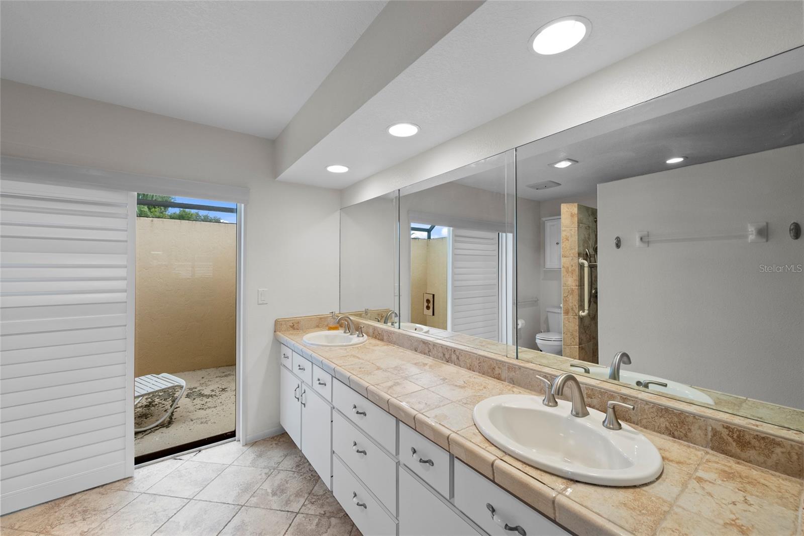 1252 Waterside Ln Property Photo 30