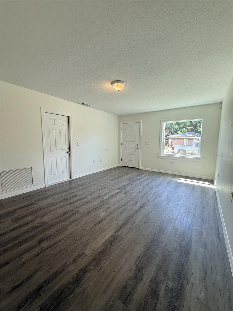 1013 6th St E Property Photo 16