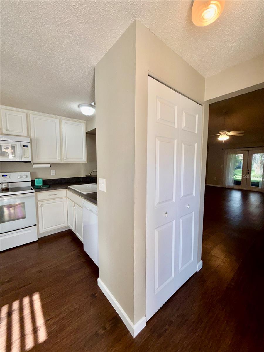 5928 36th Avenue Cir W #e Property Photo 5