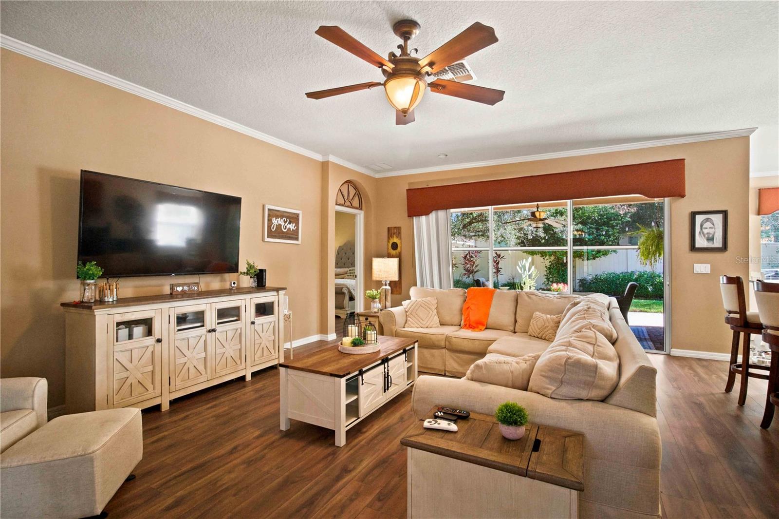 6733 45th Ter E Property Photo 8