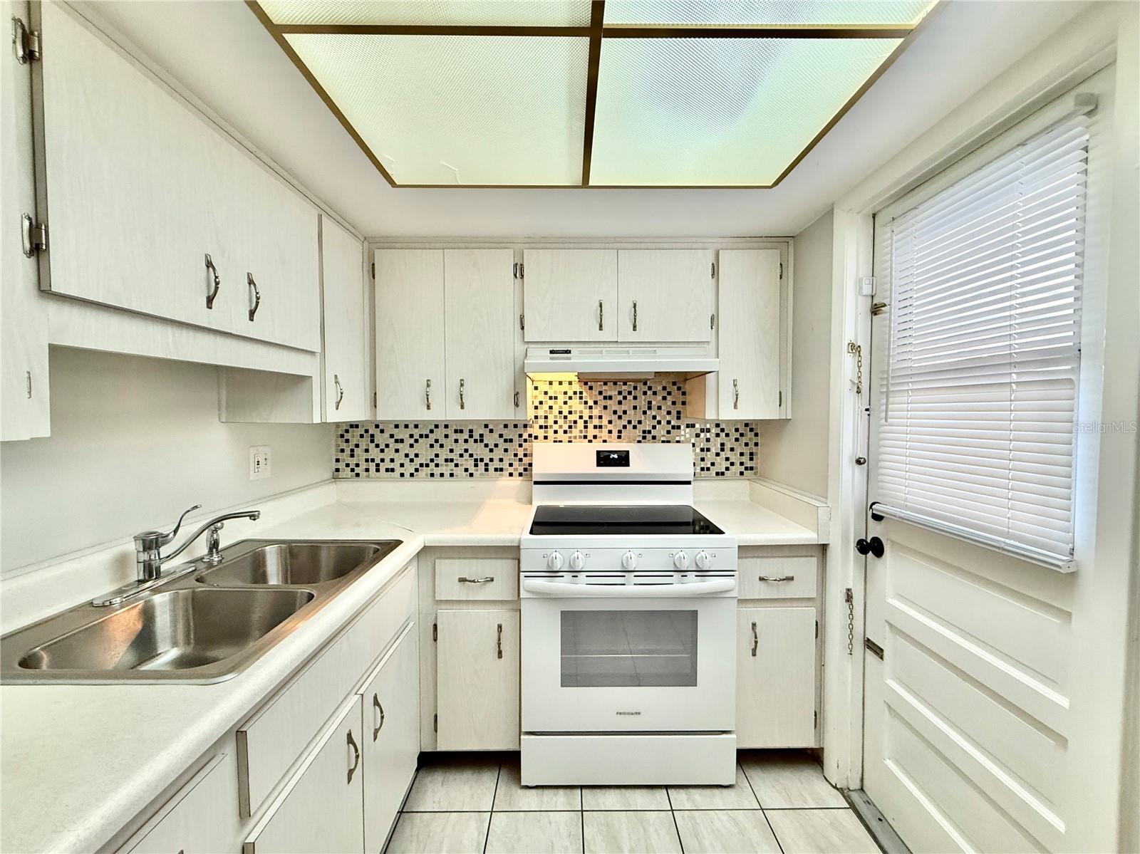 6105 Coral Way Property Photo 2