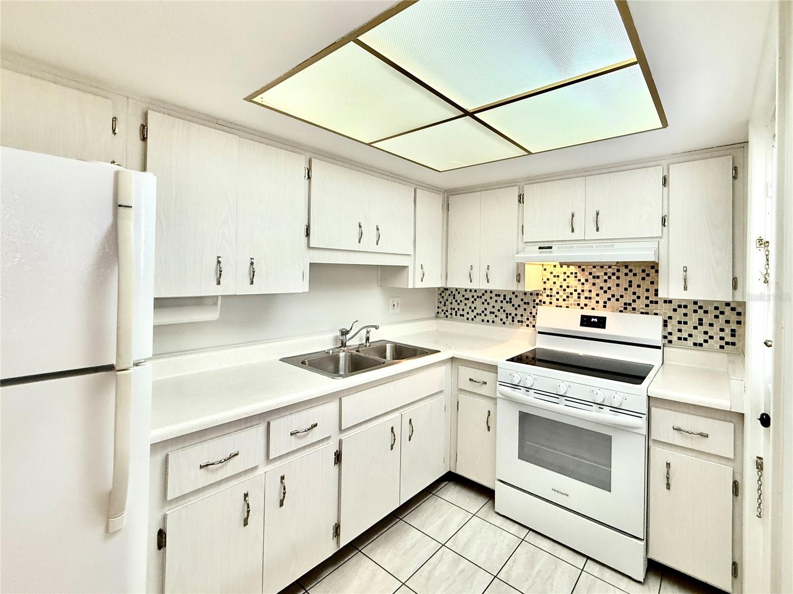 6105 Coral Way Property Photo 3