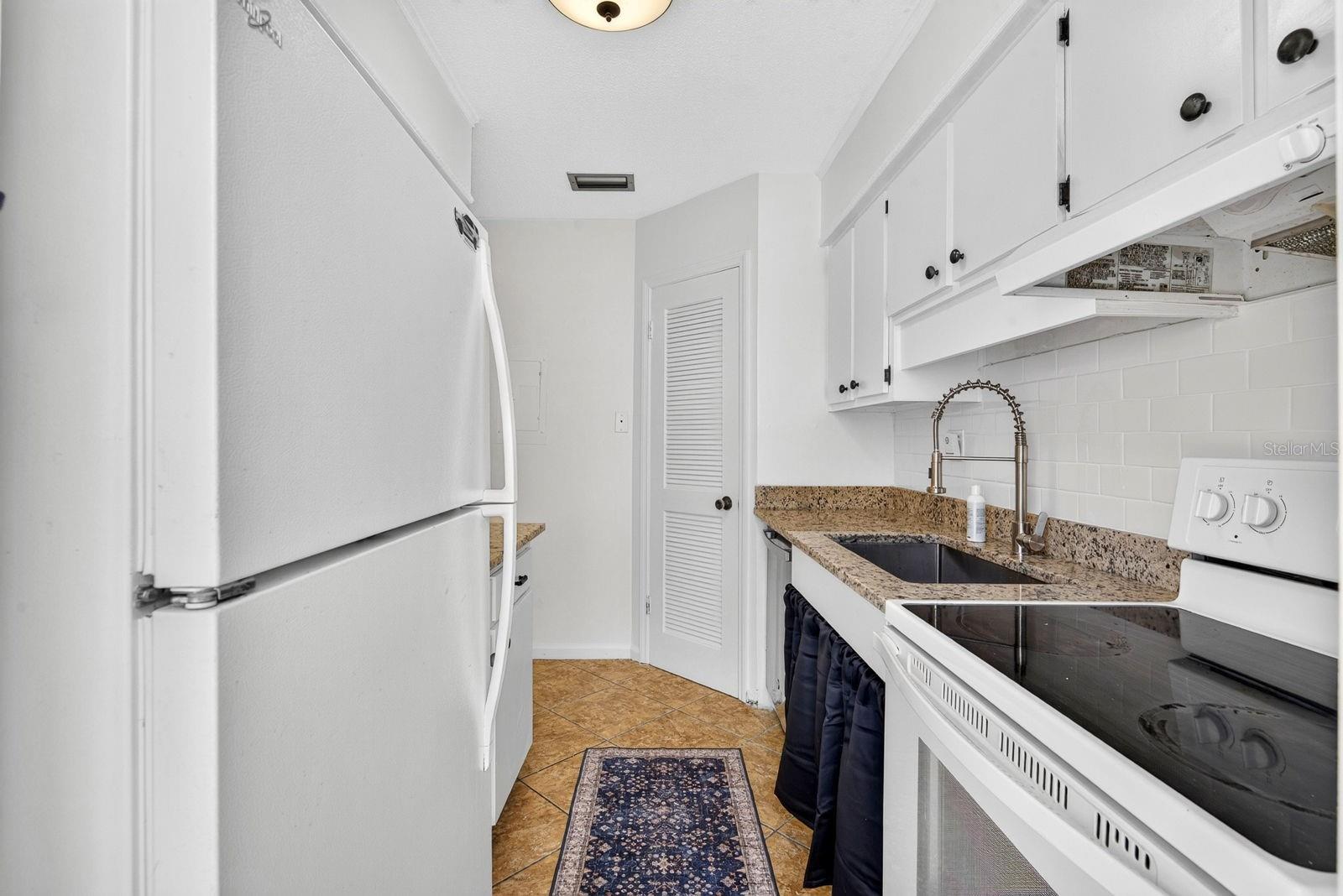 4507 9th St W #e3 Property Photo 14
